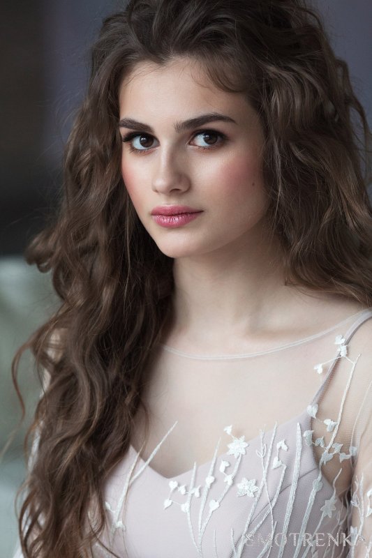 Елена Попова
