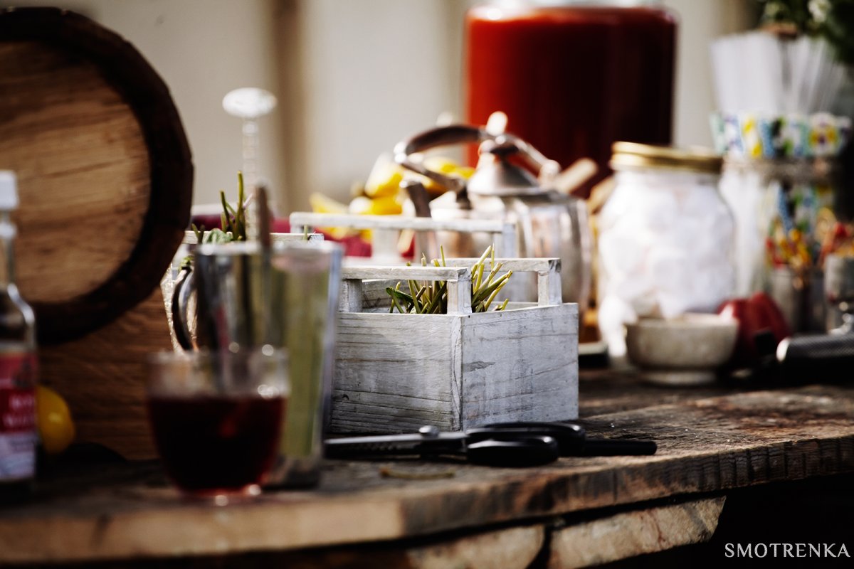 MUST HAVE BAR